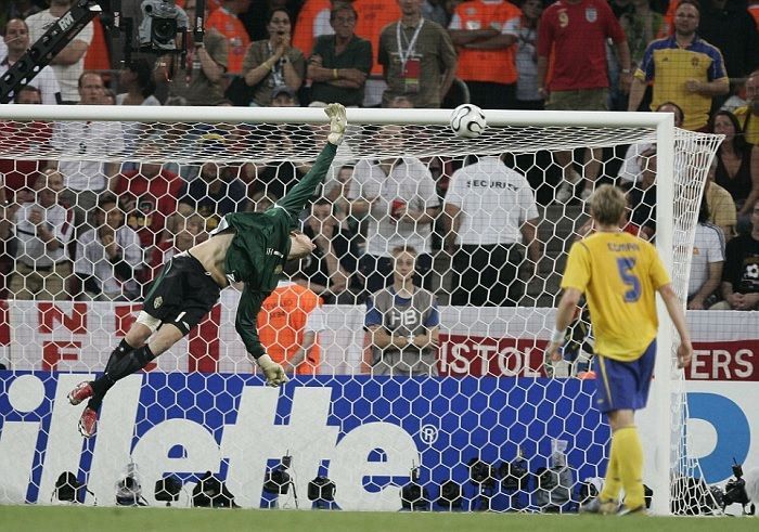 Andreas Isaksson Joe Cole goal England Sweden