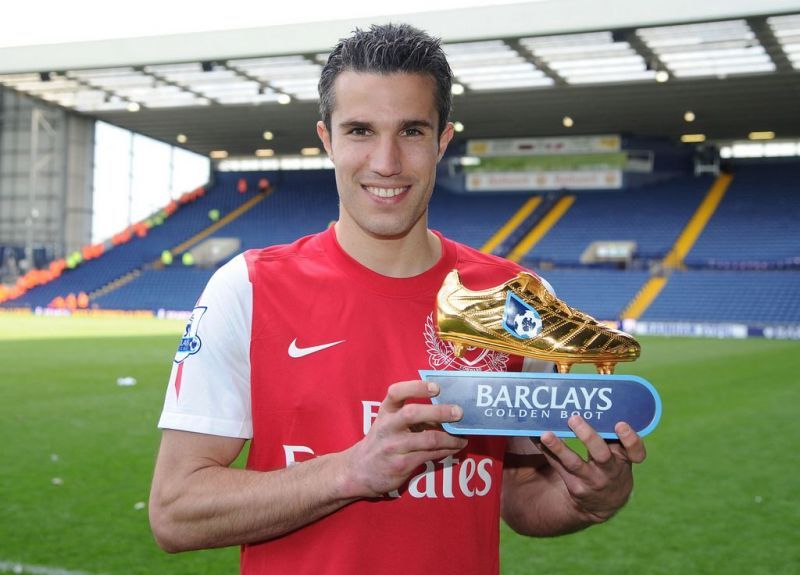 RVP wins his first Golden Boot.