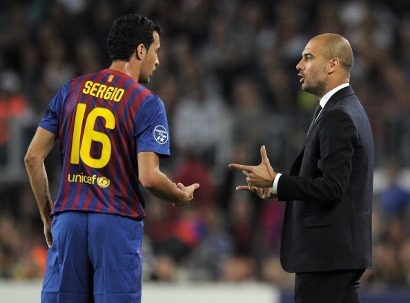 Barcelona&#039;s coach Josep Guardiola (R) ta