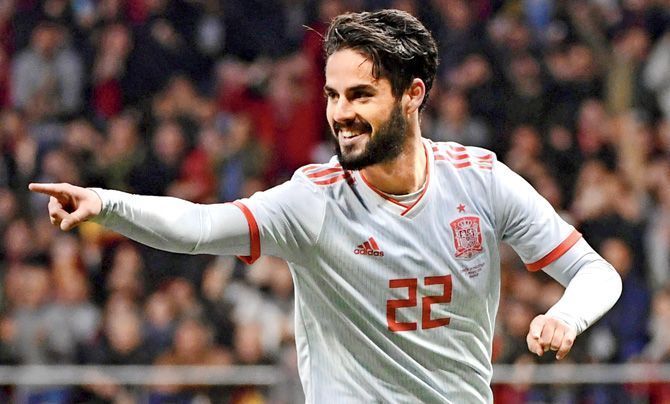 Isco will be inheriting the orchestrating duties from the Maestro: Iniesta