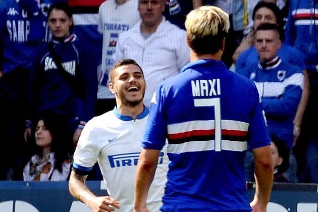 Mauro Icardi and Maxi Lopez during a Serie A match