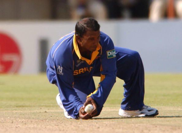 Aravinda de Silva of Sri Lanka catches Chris Cairns...