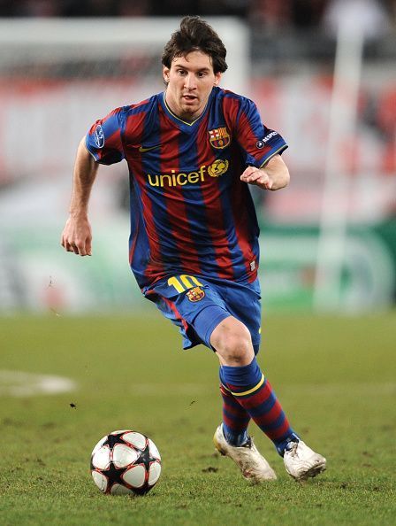 Germany Baden-Wuerttemberg Stuttgart - UEFA Champions League, season 2009-2010, Round of 16, 1st leg, VfB Stuttgart v FC Barcelona 1:1 - Barcelona&#039;s Lionel Messi in action on the ball