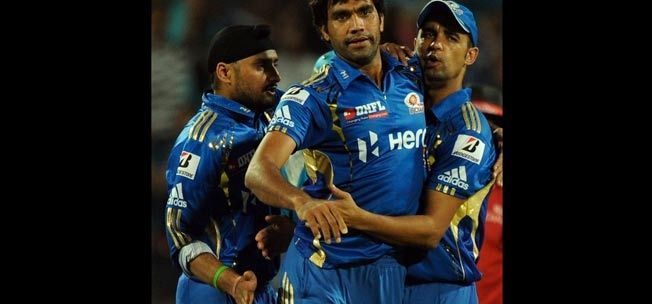 Angry Munaf threatens to throw the ball at Mishra