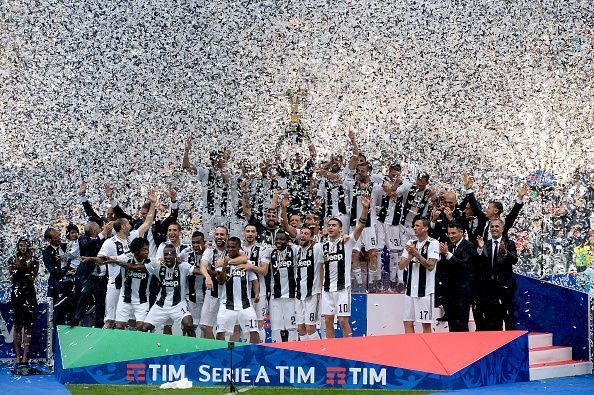 Players of Juventus celebrate with the Italian League&#039;s...