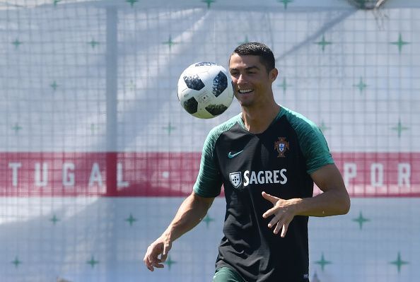 TOPSHOT-FBL-WC-2018-POR-TRAINING