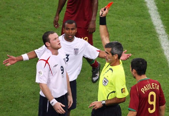 Argentinian referee Horacio Elizondo (2n