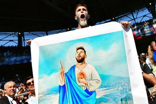 TOPSHOT-FBL-WC-2018-MATCH7-ARG-ISL-FANS