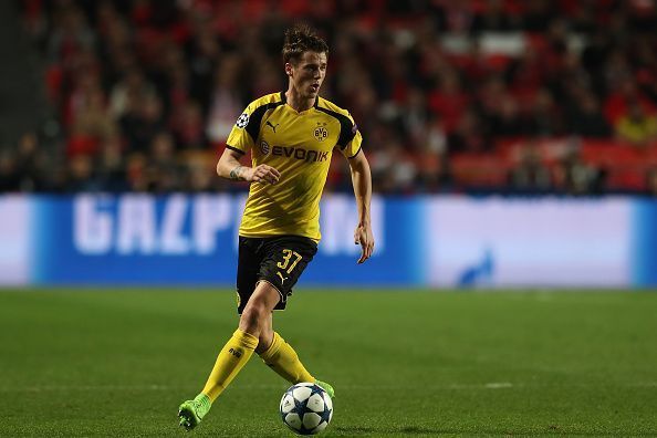 SL Benfica v Borussia Dortmund - UEFA Champions League Round of 16: First Leg