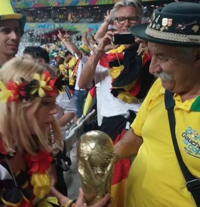 Brazil fan crying 2014 World Cup Clovis Fernandes Brazil Germany