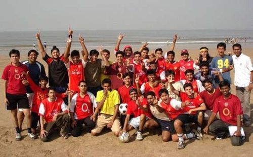 I am in the front row, fourth from the right. This was the second meeting of the Arsenal Mumbai Supporters Club inÂ 2007.