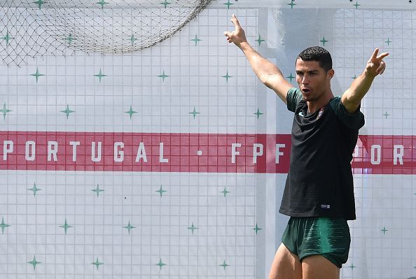 TOPSHOT-FBL-WC-2018-POR-TRAINING