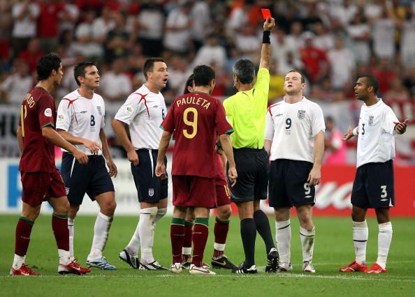 Argentinian referee Horacio Elizendo giv