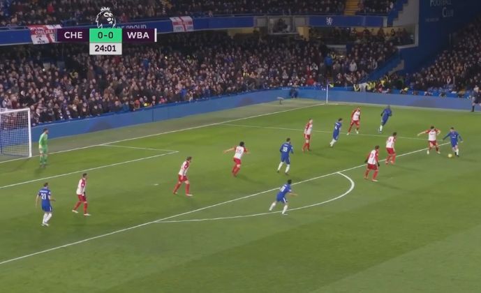 Hazard spots Giroud inside the box