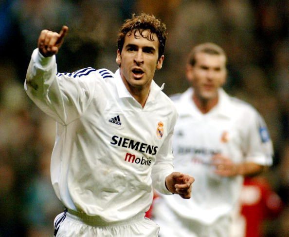 Real Madrid&#039;s Raul Gonzalez jubilates after scorin