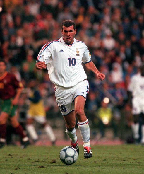 Football. European Championships (EURO 2000). Semi-Final. King Baudouin Stadium, Brussels, Belgium. France 2 v Portugal 1 (on golden goal). 28th June, 2000. France+s Zinedine Zidane runs with the ball.