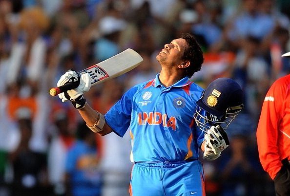 India&#039;s batsman Sachin Tendulkar raises