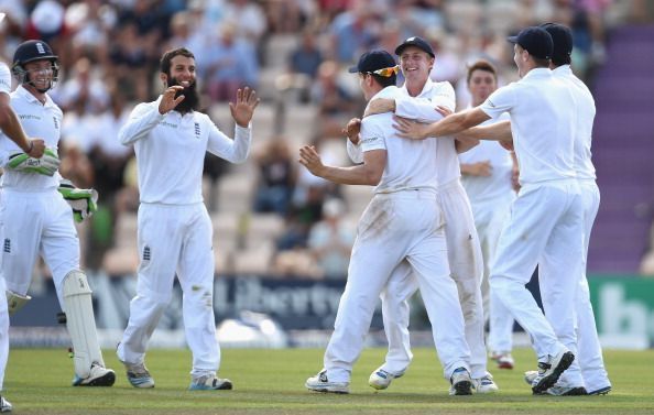 Terry (centre) celebrates Ajinkya Rahane's catch at the Ageas Bowl