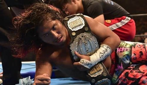 Hiromu Takahashi successfully defended his title despite breaking his neck during the match