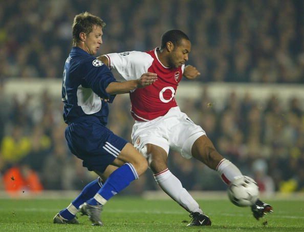 Thierry Henry battles with Sergiy Fedorov