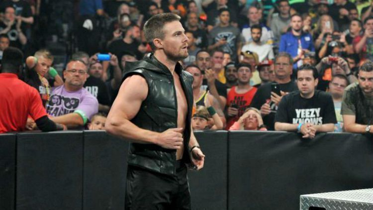 Stephen Amell wrestled at SummerSlam 2015