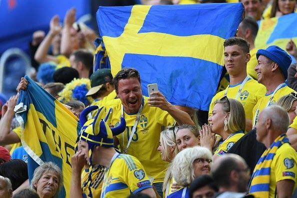 FBL-WC-2018-MATCH55-SWE-SUI-FANS