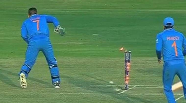 Dhoni's 'blind' run-out in an ODI against New Zealand