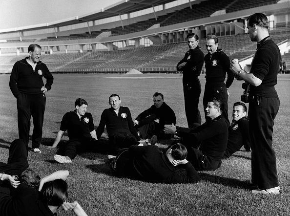 1958 FIFA World Cup in Sweden Sepp Herberger *28.03.1897-28.04.1977+ Coach of the German national team Training on the pitch in Malmoe&#039;s stadium. From the left: Herberger, Horst Szymaniak, Heinz Wewers, Uwe Seeler, Erich Juskowiak, Helmut Rahn, Alfre