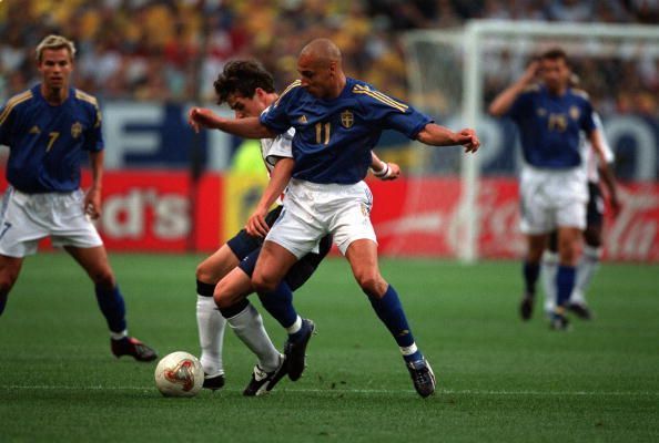 Football. 2002 FIFA World Cup Finals. Group F. Saitama, Japan. 2nd June 2002. England 1 v Sweden 1. Sweden&#039;s Henrik Larsson tussles with England&#039;s Owen Hargreaves.