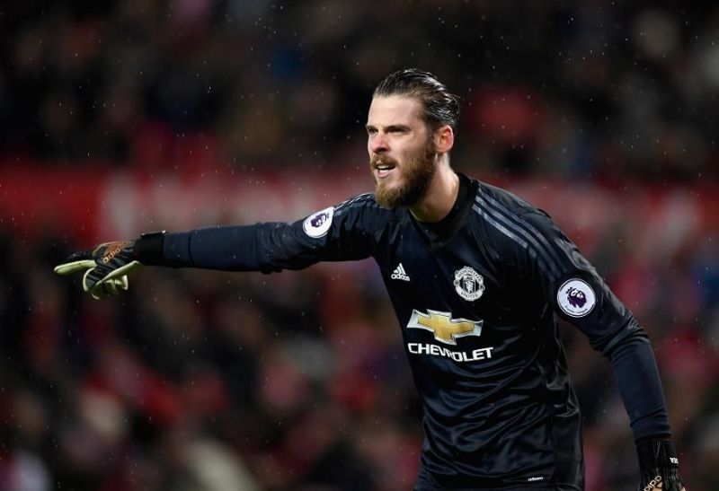 Long term Real Madrid target goalkeeper David De Gea looks poised to sign a new bumper deal with Manchester United according to The Sun.