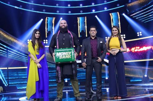 Braun Strowman appeared on 'Dus Ka Dum' alongside Salman Khan, Sonakshi Sinha, and Diana Penty