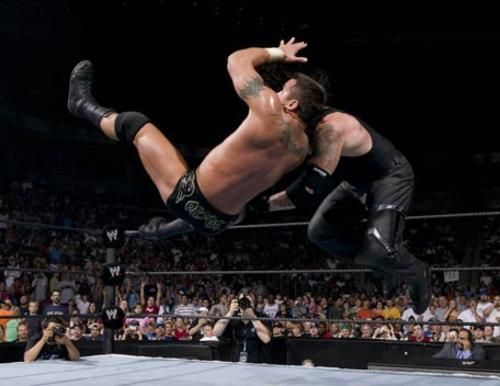 Randy Orton nailing the RKO on Undertaker 
