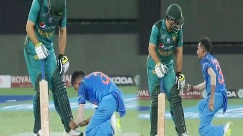 Yujvendra Chahal tying shoe laces of Usman Khan