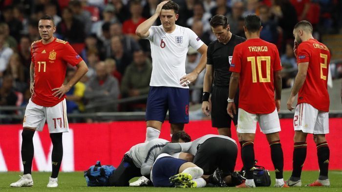 Luke Shaw suffers head injury vs Spain