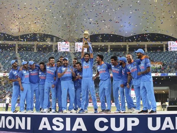 Team India with the Asia Cup