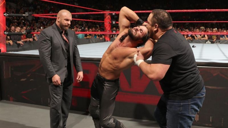 Rollins injures his knee again!