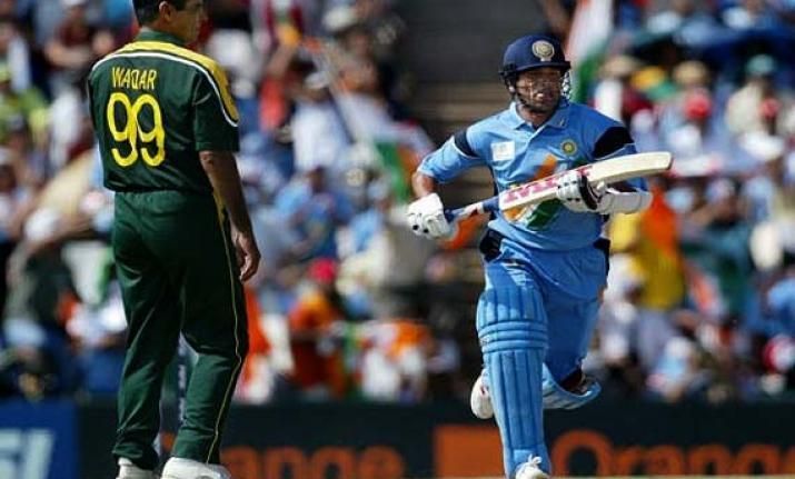 Enter captionSachin Tendulkar&#039;s exhibition of stroke play en route to his 98 vs Pakistan