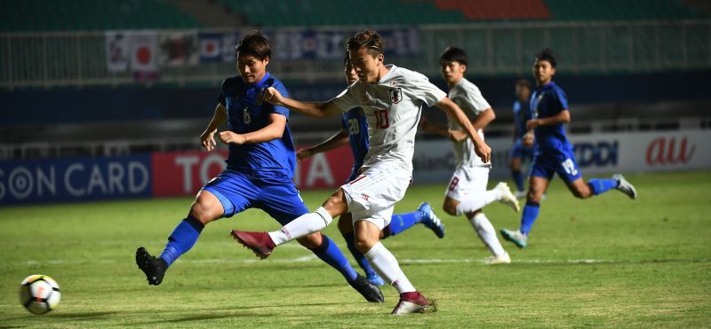 Hiroki Abe of Japan (R) in action against Kittitach Pranithi of Thailand (L) (Image Courtesy: AFC)