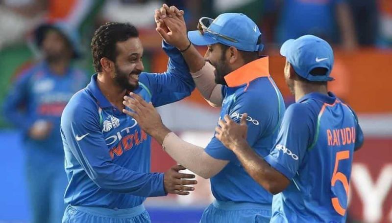 Kedar Jadhav gives an additional bowling option to Kohli