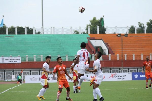The East Bengal defence looked strong