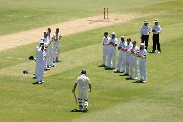 Ricky Ponting being given the guard of honour by the South African team at Perth
