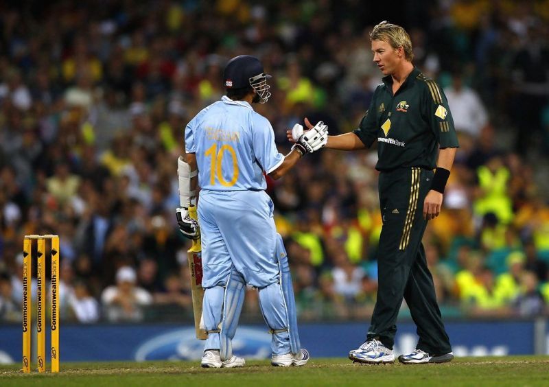 Brett Lee apologizing to Sachin after bowling a beamer to him in the 2008 tri-series in Australia