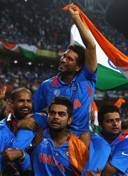 Sachin being carried by Kohli after the 2011 World Cup Final