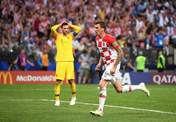 Hugo Lloris made a comical error in the World Cup Final