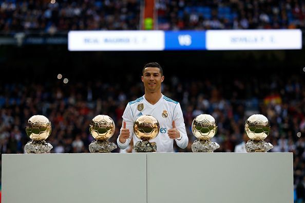 Ronaldo poses with his 5 Ballon d&#039;Or trophies