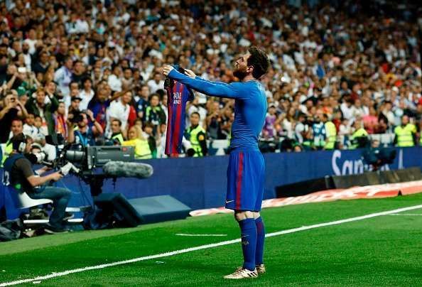 Lionel Messi humiliates Real Madrid with a last minute goal and celebration.