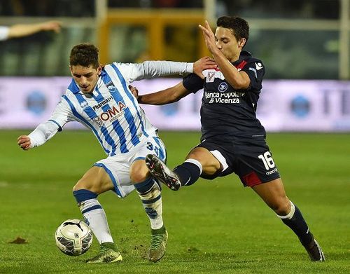 Lucas Torreira in action for Pescara Calcio against Vicenza Calcio in the Italian Serie B