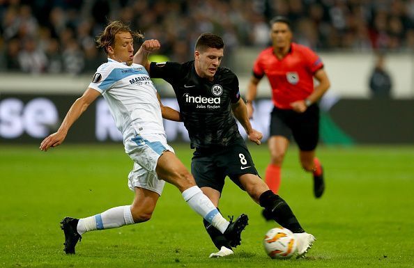 Luka Jovic (R) in action for Eintracht Frankfurt in the UEFA Europa League