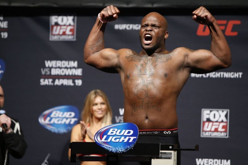 Derrick Lewis could benefit from Daniel Cormier&#039;s divided attention.