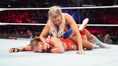 Charlotte dominates Ronda Rousey